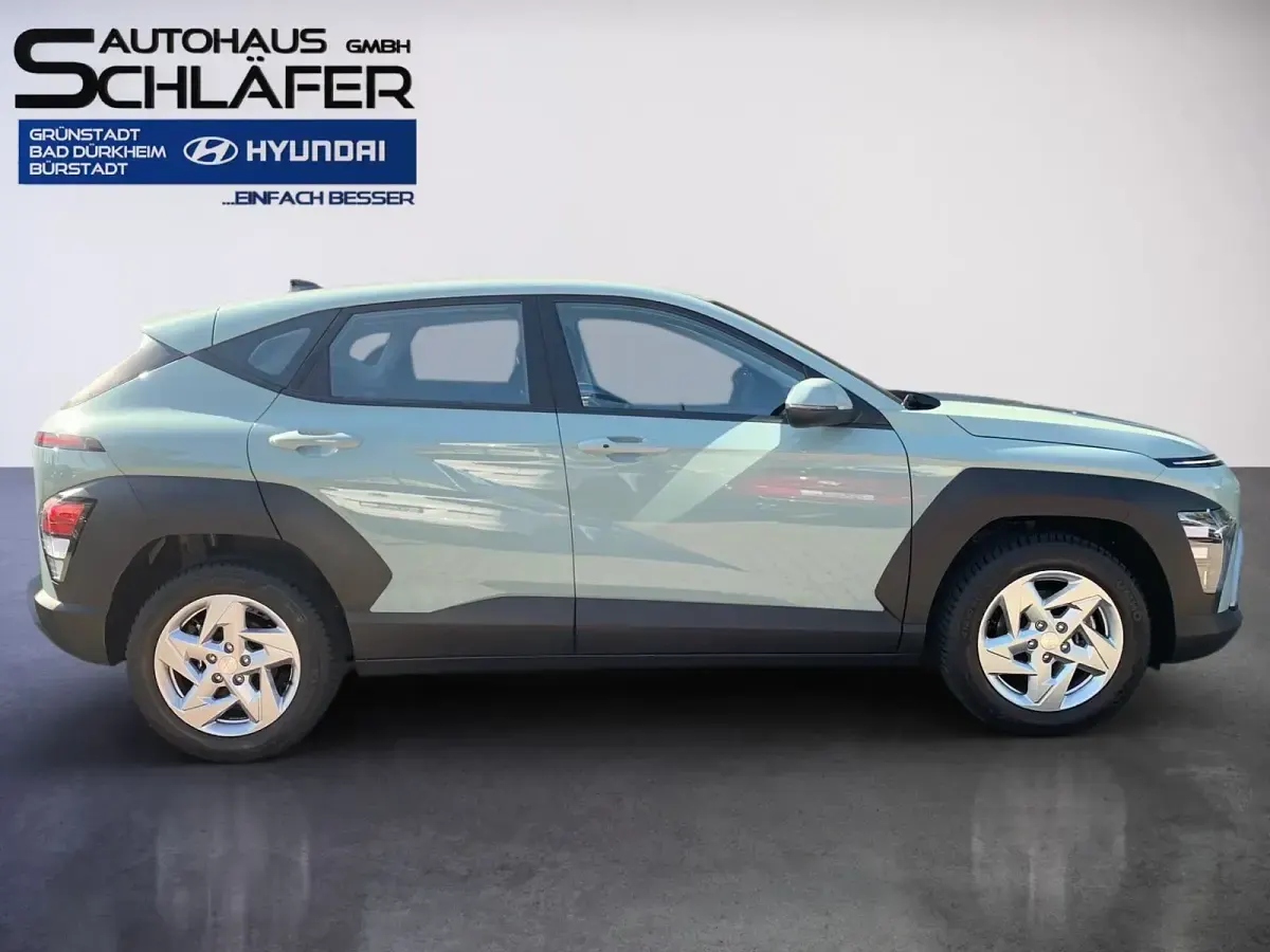 Gebraucht Hyundai Kona Select 139 PS (102 kW) 2025 Mirage green / sol SUV