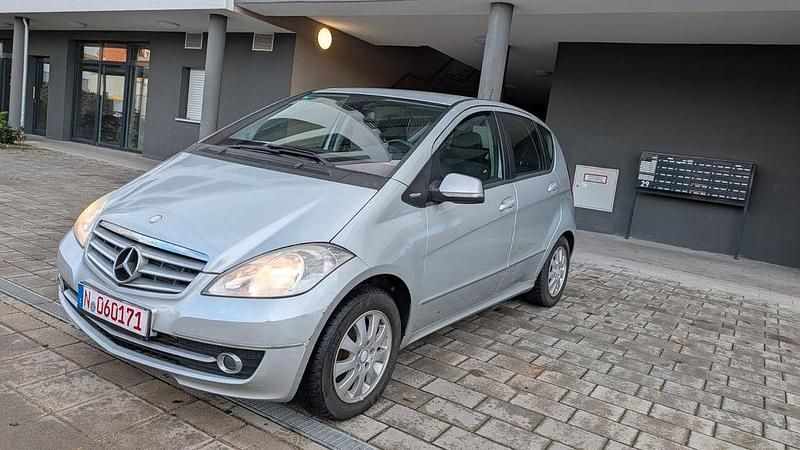Gebraucht Mercedes A180 Elegance 109 PS (80 kW) 2009 Silber Van / Kleinbus