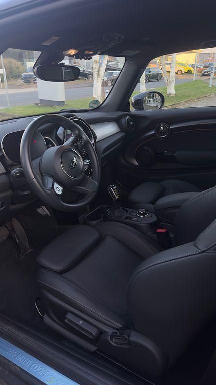 Gebraucht Mini Cooper SE Classic 135 kW (184 PS) 2023 Schwarz Kleinwagen