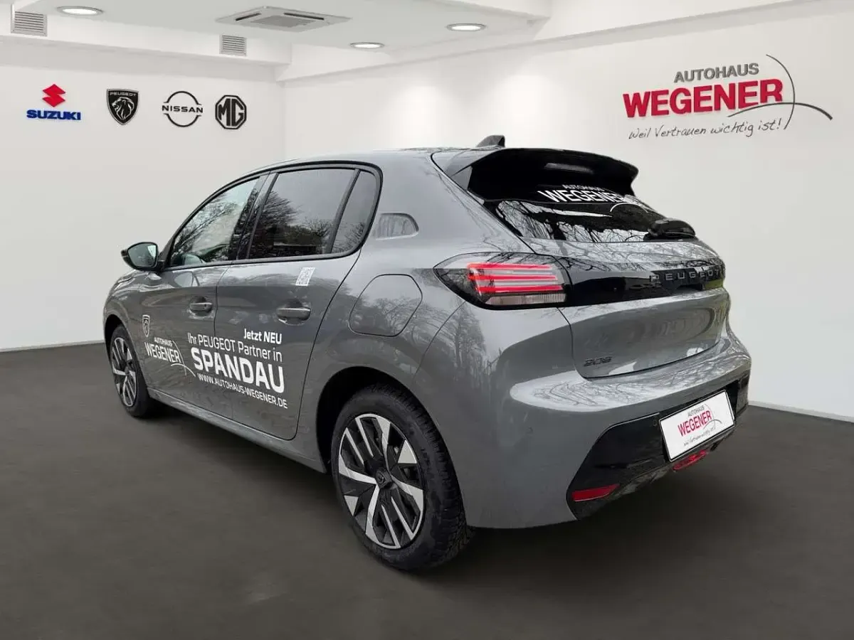 Gebraucht Peugeot 208 Allure 101 PS (74 kW) 2024 Selenium grau met. Kleinwagen