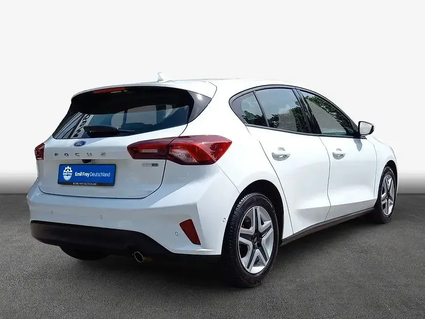 Gebraucht Ford Focus Cool & Connect 125 PS (91 kW) 2022 Frozen white Limousine