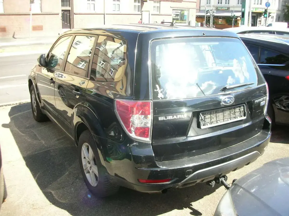 Gebraucht Subaru Forester Active 147 PS (108 kW) 2011 Obsidian black (p) SUV