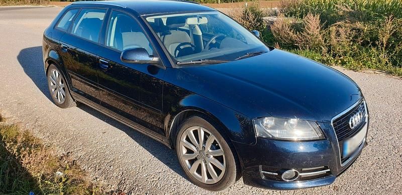 Gebraucht Audi A3 Ambition 105 PS (77 kW) 2011 Blau Kleinwagen