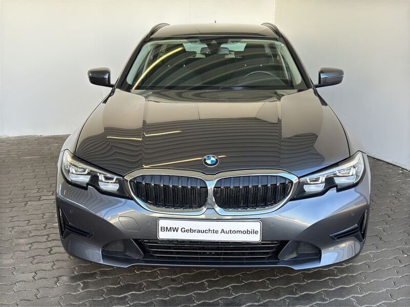 Mineralgrau met. Gebraucht 2022 BMW 318 Advantage Kombi | 25.989 € (Superpreis) - Bild 1/4