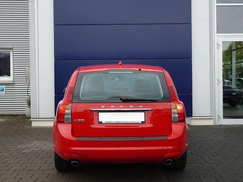 Gebraucht Volvo V50 Summum 150 PS (110 kW) 2011 Rot Kombi