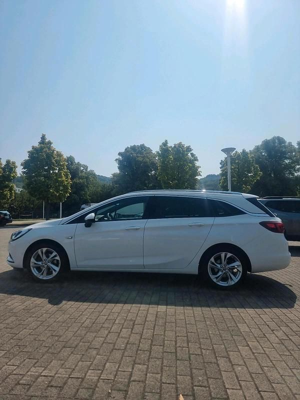 Gebraucht Opel Astra 136 PS (100 kW) 2018 Weiß Kombi