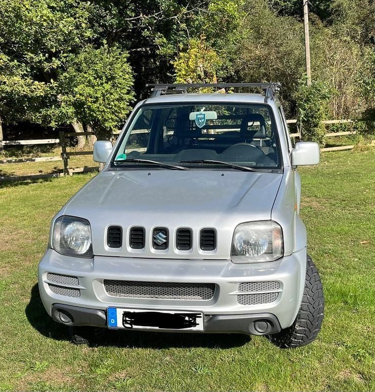 Silber Gebraucht 2011 Suzuki Jimny Comfort SUV | 10.500 € (Fairer Preis) - Bild 1/4
