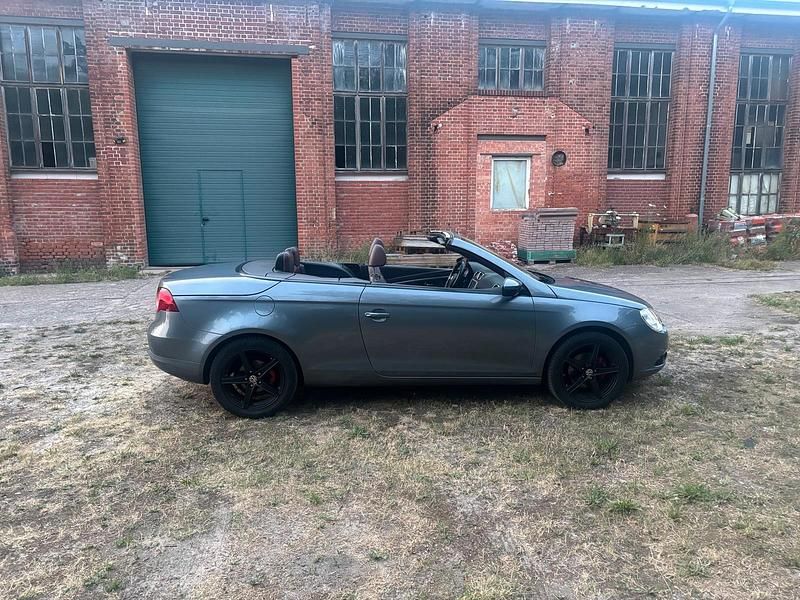 Gebraucht VW Eos 122 PS (89 kW) 2009 Grau Cabrio