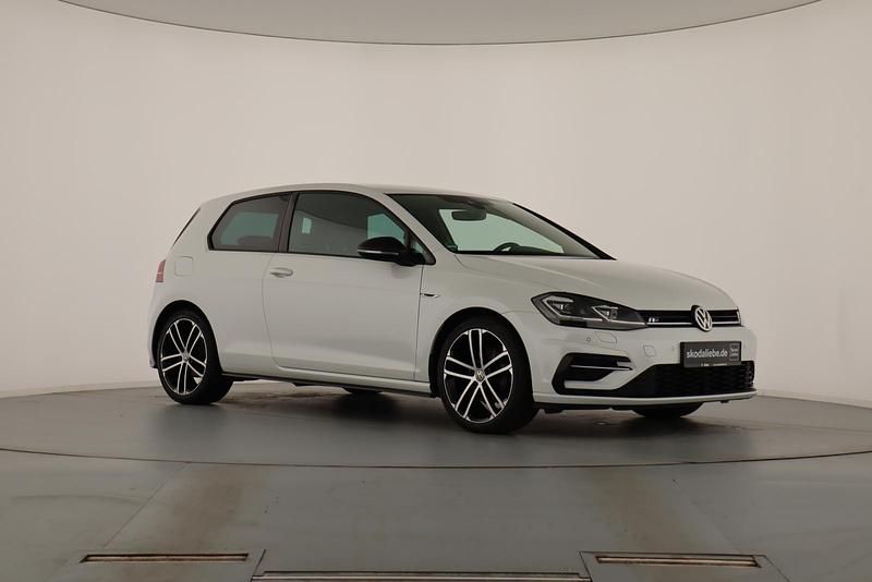 Gebraucht VW Golf VII Highline 150 PS (110 kW) 2018 Oryxweiß perlmutteffekt Limousine