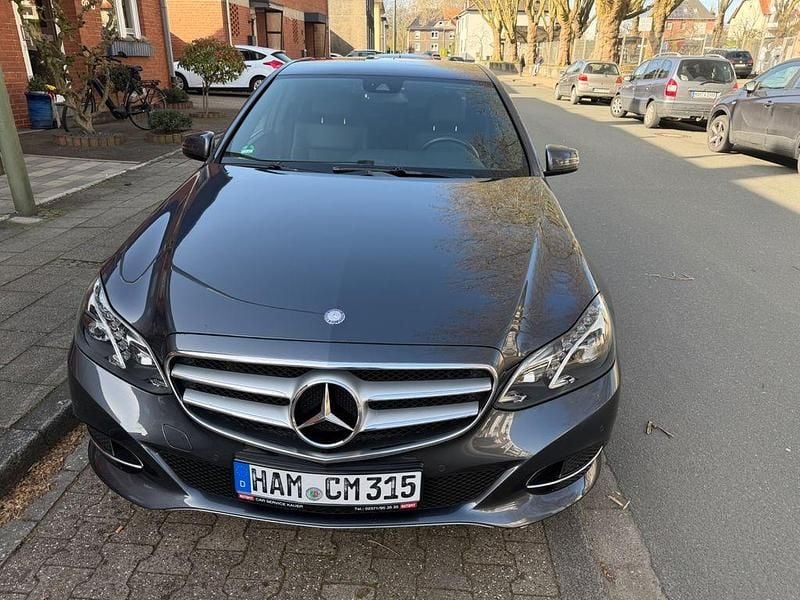 Gebraucht Mercedes E220 Edition 170 PS (125 kW) 2013 Blau Limousine