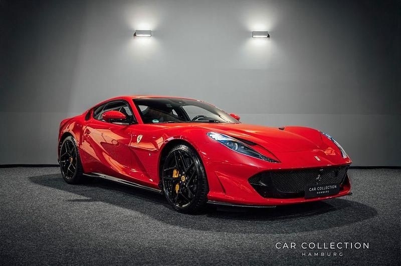 Gebraucht Ferrari 812 799 PS (587 kW) 2020 Rot Coupé