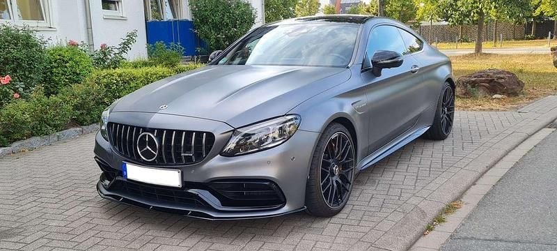 Grau Gebraucht 2022 Mercedes C63 AMG AMG Coupé | 98.900 € - Bild 1/4