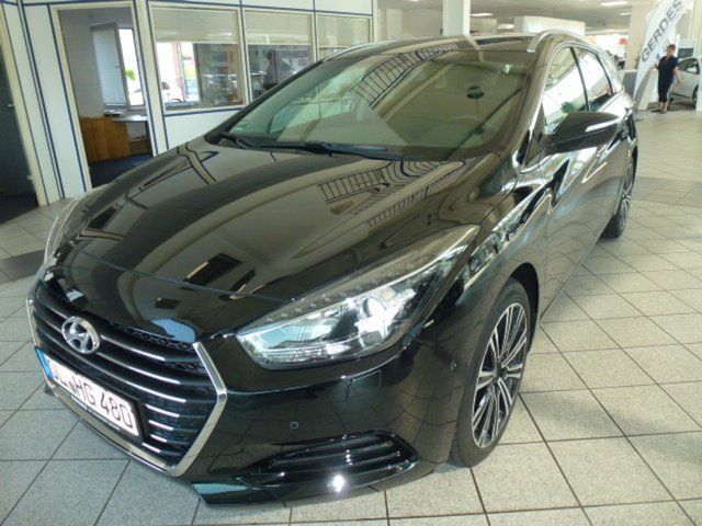 Gebraucht Hyundai i40 Premium 141 PS (103 kW) 2017 Schwarz metallic Kombi
