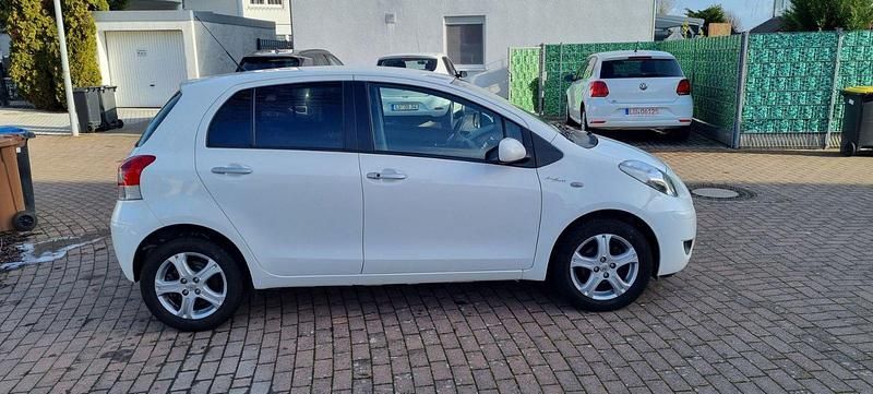 Gebraucht Toyota Yaris Edition 100 PS (73 kW) 2011 Weiß Kleinwagen