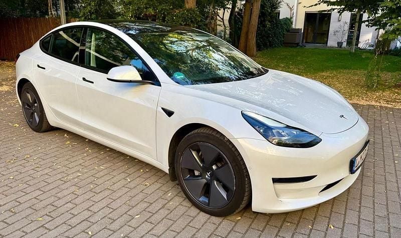 Weiß Gebraucht 2021 Tesla Model 3 Limousine | 25.400 € (Superpreis) - Bild 1/4