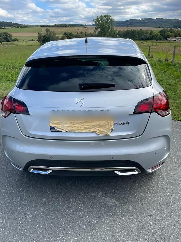 Grau Gebraucht 2015 Citroën DS4 Kleinwagen | 12.500 € - Bild 1/4