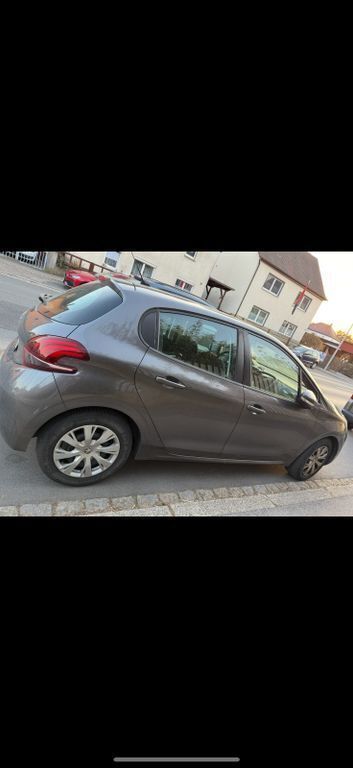 Grau Gebraucht 2018 Peugeot 208 Active Kleinwagen | 8.100 € (Fairer Preis) - Bild 1/2