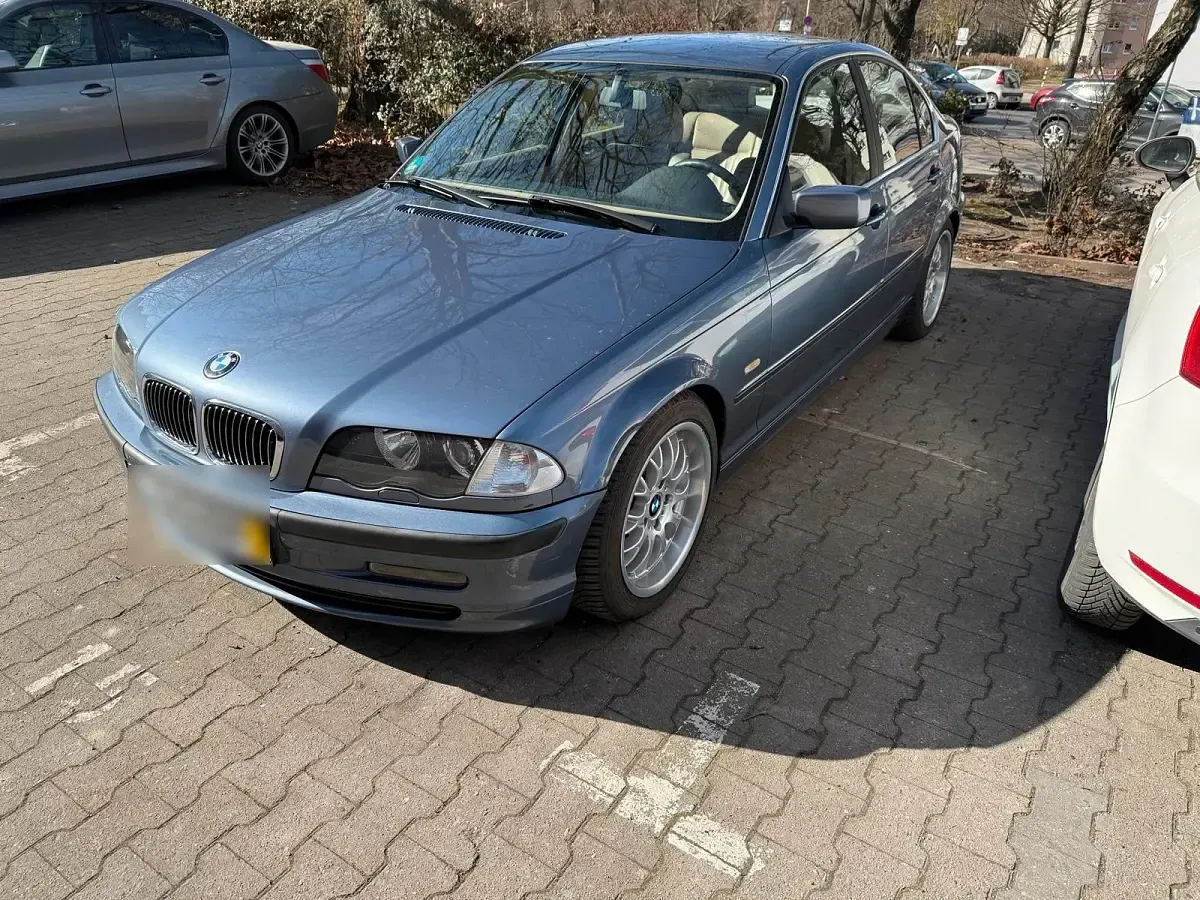 Usata BMW 323 170 CV (125 kW) 2000 Blu Berlina