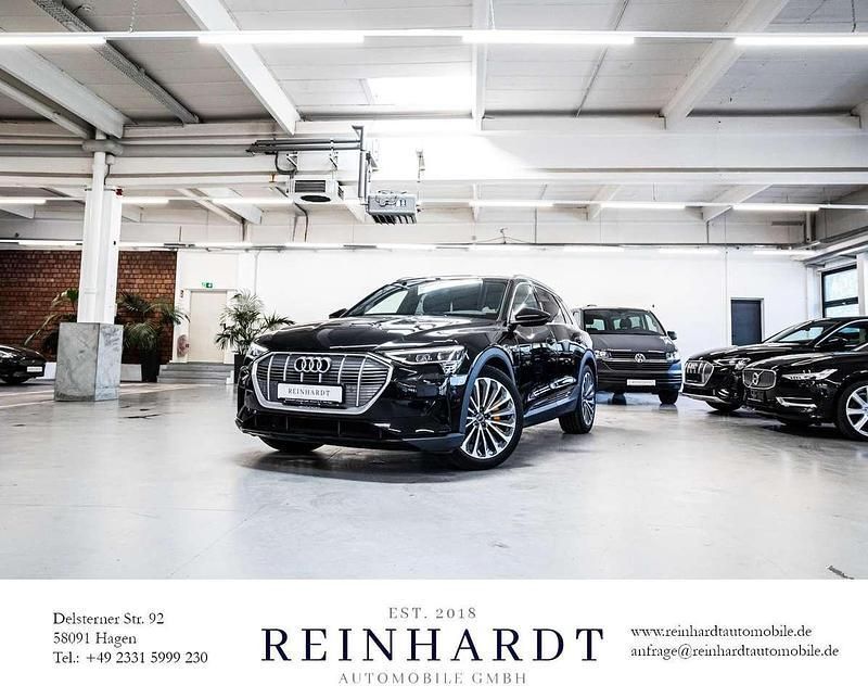 Mythosschwarz metallic Gebraucht 2021 Audi e-tron S-Line SUV | 33.110 € - Bild 1/1