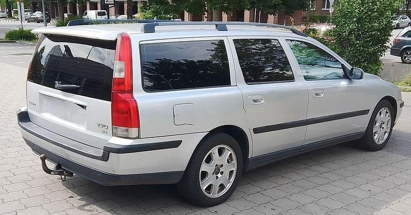 Silber Gebraucht 2004 Volvo V70 Kombi | 2.000 € (Guter Preis) - Bild 1/4