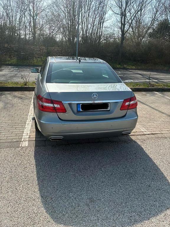 Gebraucht Mercedes E500 Avantgarde 387 PS (284 kW) 2009 Silber Limousine