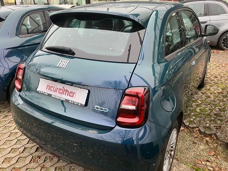Gebraucht Fiat 500e 86 kW (118 PS) 2023 Grün