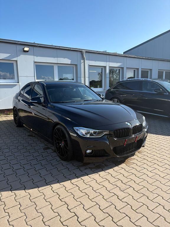 Schwarz Gebraucht 2015 BMW 320 M Sport Limousine | 14.500 € (Guter Preis) - Bild 1/4