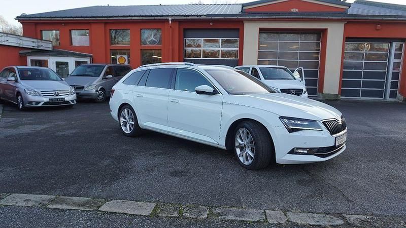 Używany Skoda Superb Ambition 125 KM (91 kW) 2017 Biały Kombi
