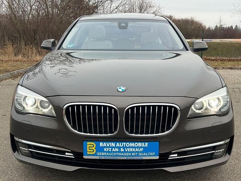 Gebraucht BMW 750 Comfort Edition 449 PS (330 kW) 2013 Braun Limousine