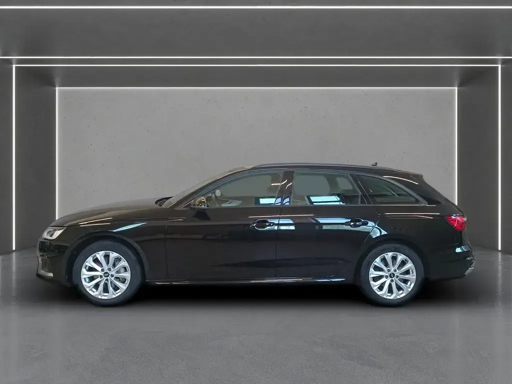 Gebraucht Audi A4 Advanced 204 PS (150 kW) 2022 Mythosschwarz metallic Kombi