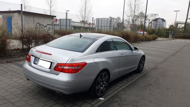 Gebraucht Mercedes E350 265 PS (194 kW) 2011 Silber metallic Coupé