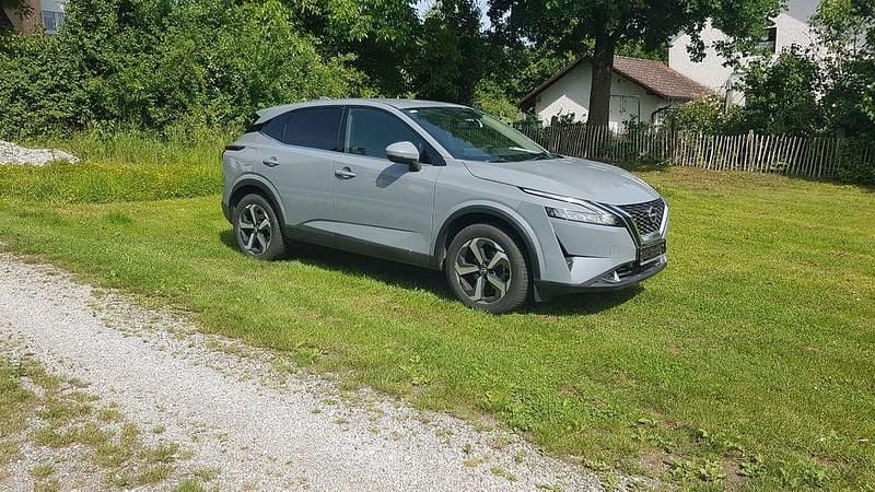 Grau Gebraucht 2022 Nissan Qashqai N-Connecta SUV | 24.900 € (Fairer Preis) - Bild 1/4
