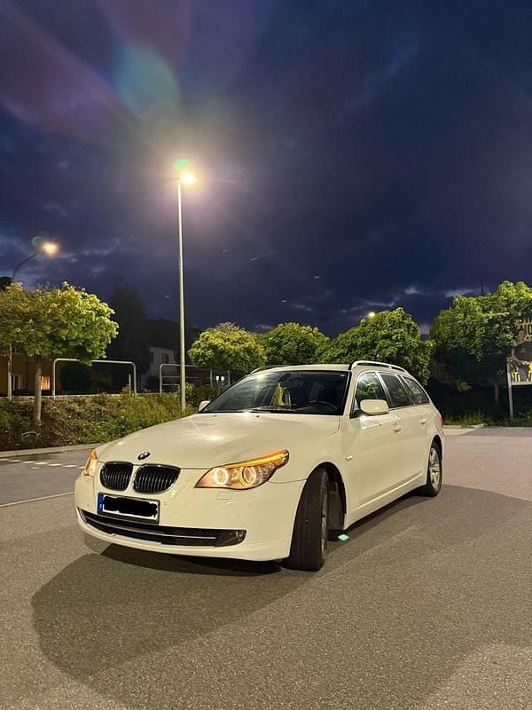Weiß Gebraucht 2007 BMW 525 Kombi | 3.700 € (Superpreis) - Bild 1/4