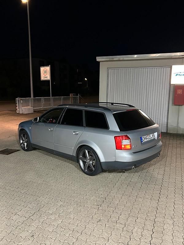 Silber Gebraucht 2003 Audi A4 Kombi | 1.000 € (Superpreis) - Bild 1/4