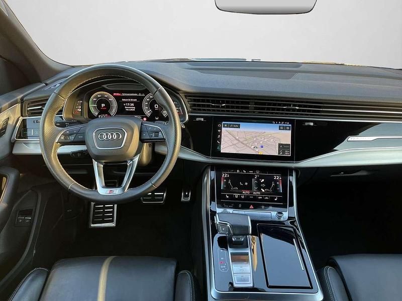 Gebraucht Audi Q8 Ambiente 381 PS (280 kW) 2021 Mythosschwarz metallic (metallic) SUV