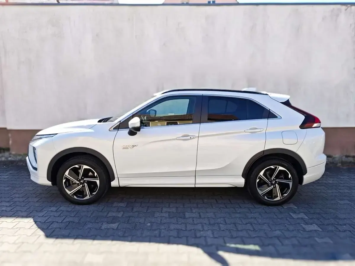 Gebraucht Mitsubishi Eclipse Cross Plus 188 PS (138 kW) 2022 Titanweiß SUV