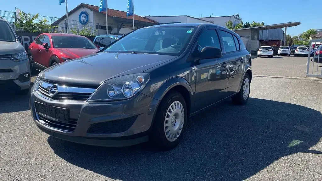 Używany Opel Astra Selection 90 KM (66 kW) 2009 Szary Sedan/Limuzyna