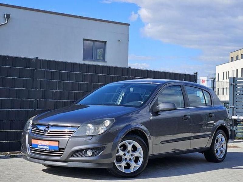 Grau Gebraucht 2009 Opel Astra Innovation Limousine | 2.950 € (Fairer Preis) - Bild 1/4