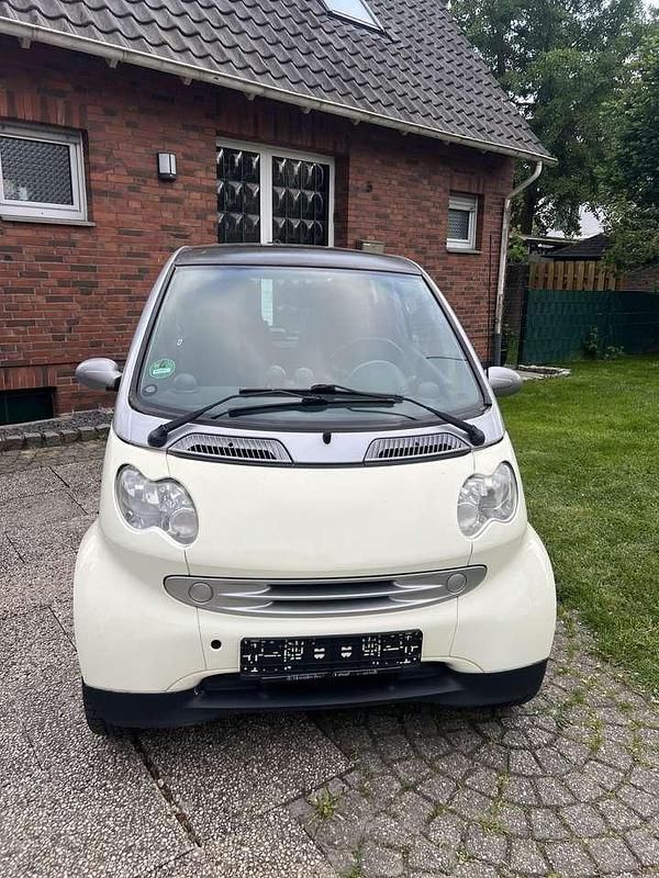Grau Gebraucht 2005 Smart ForTwo Coupé Passion Coupé | 3.100 € (Fairer Preis) - Bild 1/4