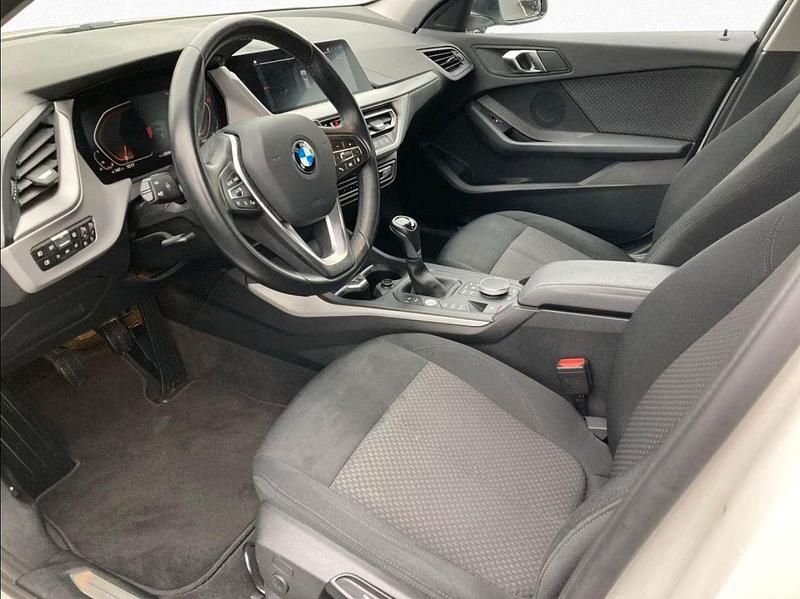 Gebraucht BMW 118 Advantage 136 PS (100 kW) 2021 Weiß Kleinwagen