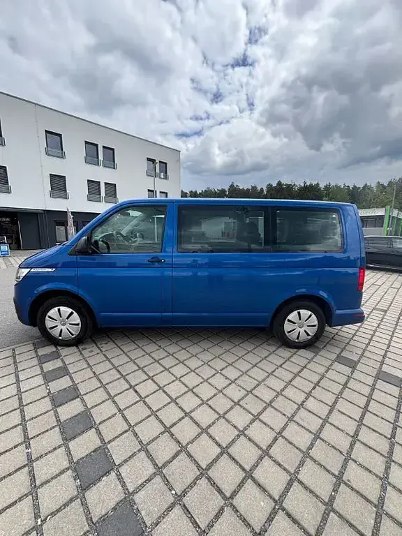 Gebraucht VW Multivan 150 PS (110 kW) 2021 Blau Van / Kleinbus