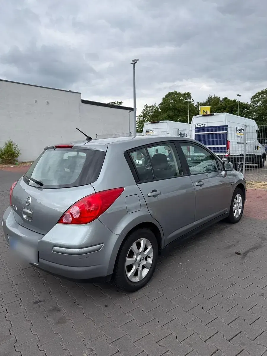 Gebraucht Nissan Tiida Acenta 110 PS (80 kW) 2009 Grau Limousine