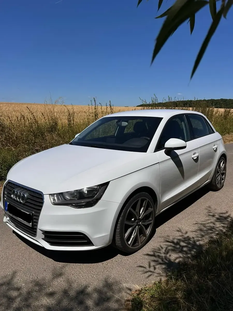 Gebraucht Audi A1 Sportback Attraction 86 PS (63 kW) 2013 Weiß Kleinwagen