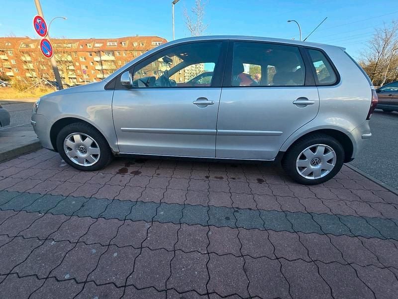 Gebraucht VW Polo 69 PS (50 kW) 2005 Silber Kleinwagen