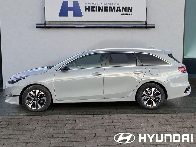 Neu Kia Ceed 101 PS (74 kW) 2025 Grau Kleinwagen
