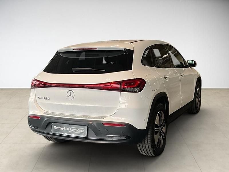 Gebraucht Mercedes EQA250 139 kW (190 PS) 2022 Unilack polarweiß SUV