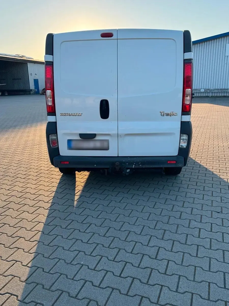 Gebraucht Renault Traffic 114 PS (83 kW) 2014 Weiß Van / Kleinbus