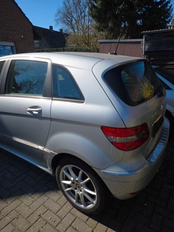Gebraucht Mercedes B180 116 PS (85 kW) 2009 Grau Van / Kleinbus