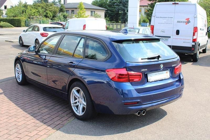 Gebraucht BMW 320 Advantage 184 PS (135 kW) 2017 Blau Kombi