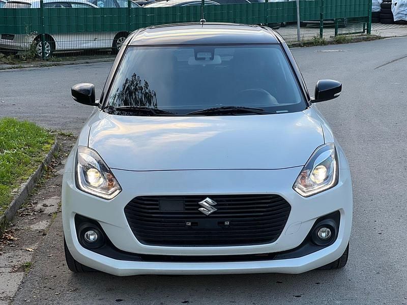 Weiß Gebraucht 2017 Suzuki Swift Kleinwagen | 8.299 € - Bild 1/4